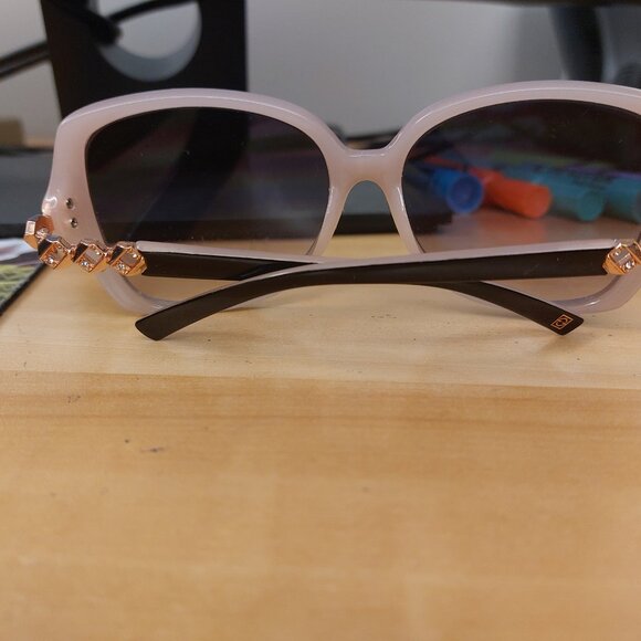 Foster Grant Modern Oversized Trendy Sunglasses Beautiful Blingy Sides SR0423 - Picture 13 of 14